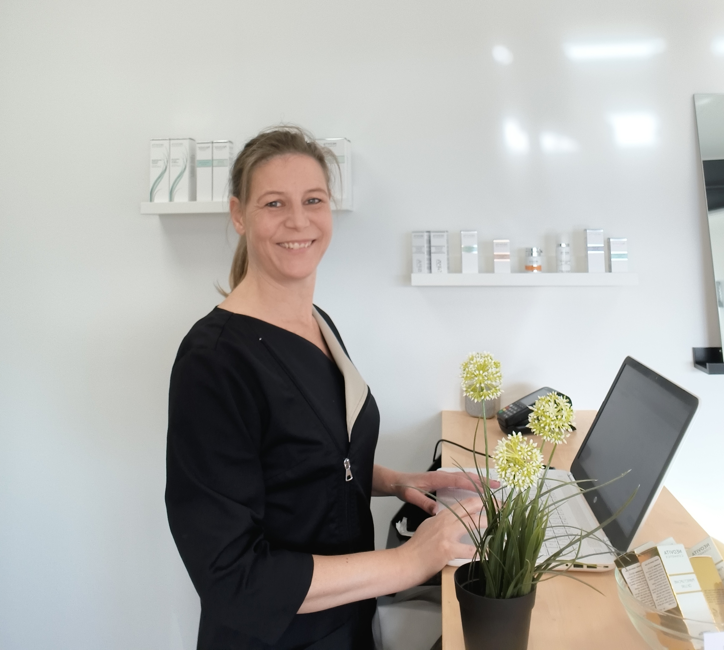 Charlotte hos skønhedsklinikken Care by Nohr i Skanderborg